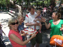 20070721 TOB 035 cake.jpg (3106148 bytes)