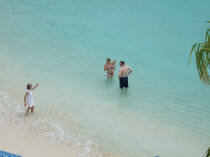 20070708 Bermuda 010 first swim.jpg (2772524 bytes)