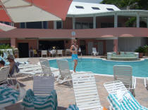 20070711 Bermuda 008 Kysa at pool.jpg (3201241 bytes)