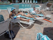 20070711 Bermuda 011 3 Ks sunning.jpg (3142247 bytes)