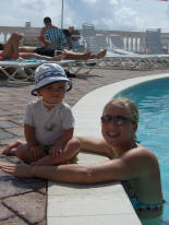 20070711 Bermuda 030v KatAndCoop poolside.jpg (772778 bytes)