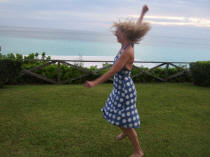 20070711 Bermuda 064 dancing.jpg (3042850 bytes)