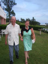 20070711 Bermuda 074v GDad and Kris.jpg (2868543 bytes)