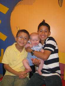 20090718 070v Dylan,Julian,Elliott.jpg (992870 bytes)