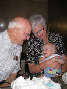 20090718 090v Jim,Deborah,Julian.jpg (1320377 bytes)