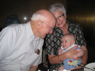 20090718 091h Jim,Deborah,Julian.jpg (1869399 bytes)