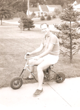1961 Glen on Ted's homebuilt cycle.png (926189 bytes)