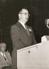1963 Glen at podium.png (2981903 bytes)