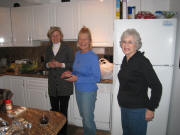 20090117 003 women kitchen.jpg (1816602 bytes)